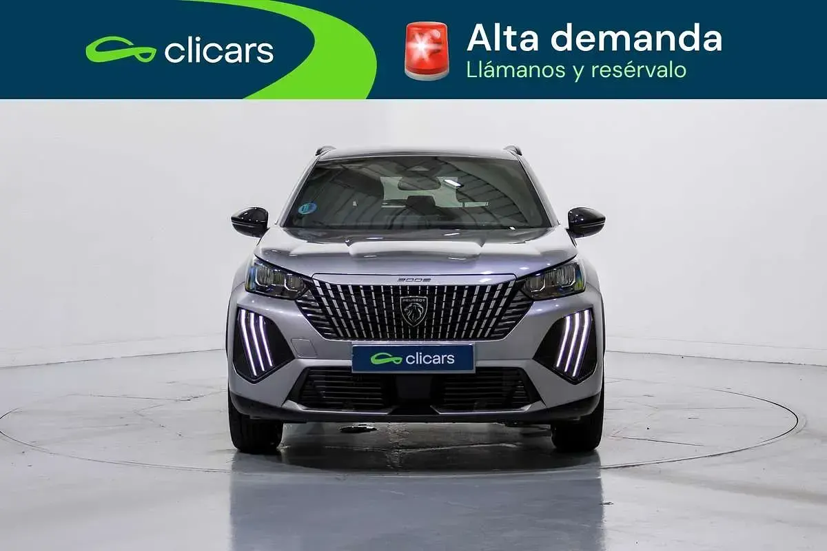Usado Peugeot 2008 Allure 136 CV (100 kW) 2025 Plateado SUV