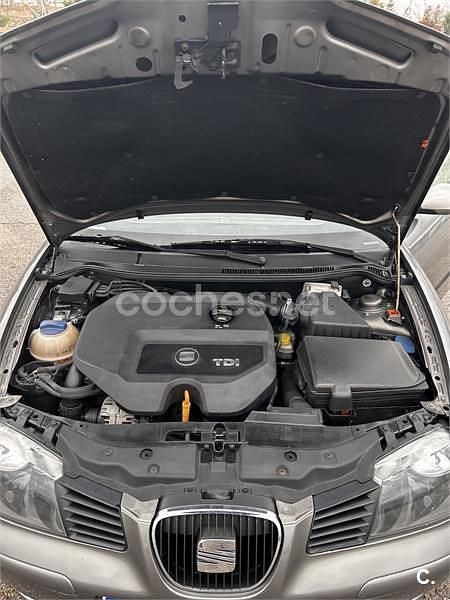 Begagnad Seat Ibiza 100 HK (73 kW) 2003 Grå Halvkombi
