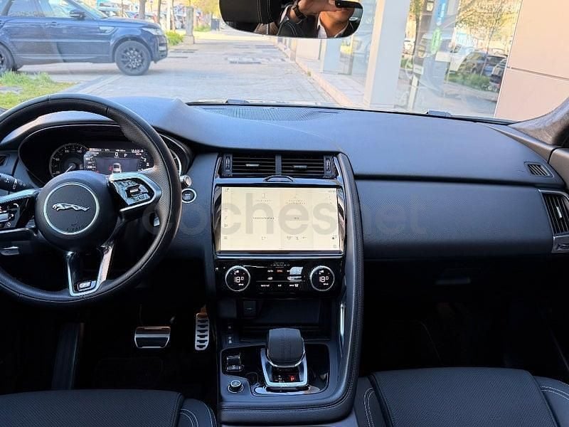 Usado Jaguar E-Pace R-Dynamic 160 CV (117 kW) 2021 Gris / plata SUV
