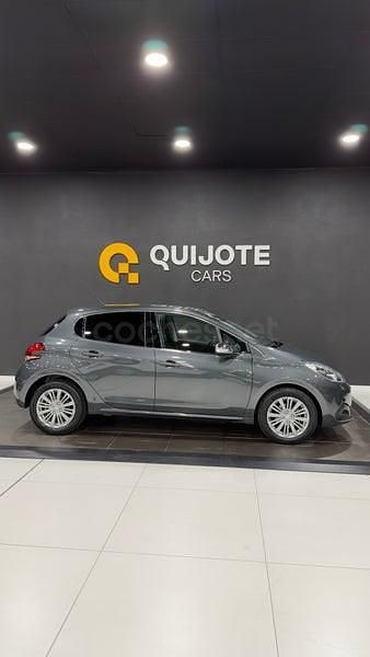 Usado Peugeot 208 Allure 110 CV (80 kW) 2018 Gris / plata Utilitario