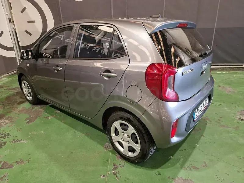 Usado Kia Picanto 67 CV (49 kW) 2023 Gris / plata Utilitario