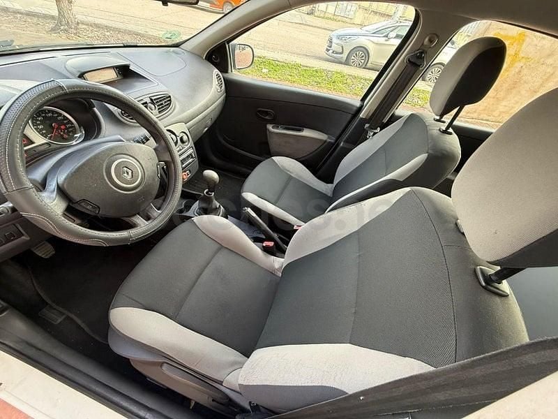 Usado Renault Clio II Authentique 75 CV (55 kW) 2009 Blanco Berlina