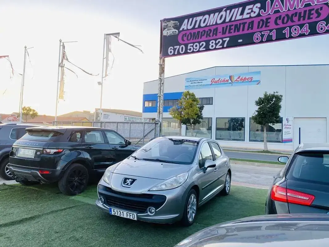 Usado Peugeot 207 109 CV (80 kW) 2007 Plateado Utilitario