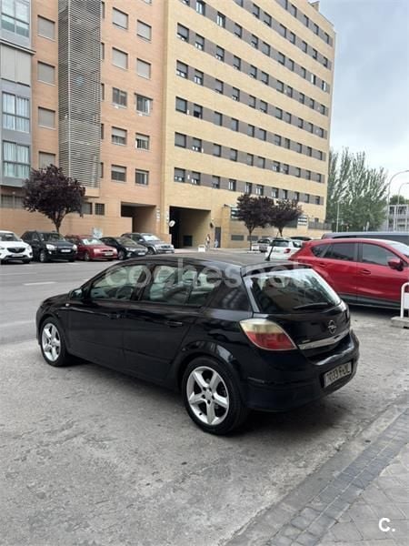 Negro Usado 2006 Opel Astra Cosmo Berlina | 1549 € (Buen precio) - Imagen 1/4