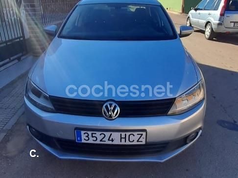 Usado VW Jetta Advance 105 CV (77 kW) 2011 Gris / plata Berlina