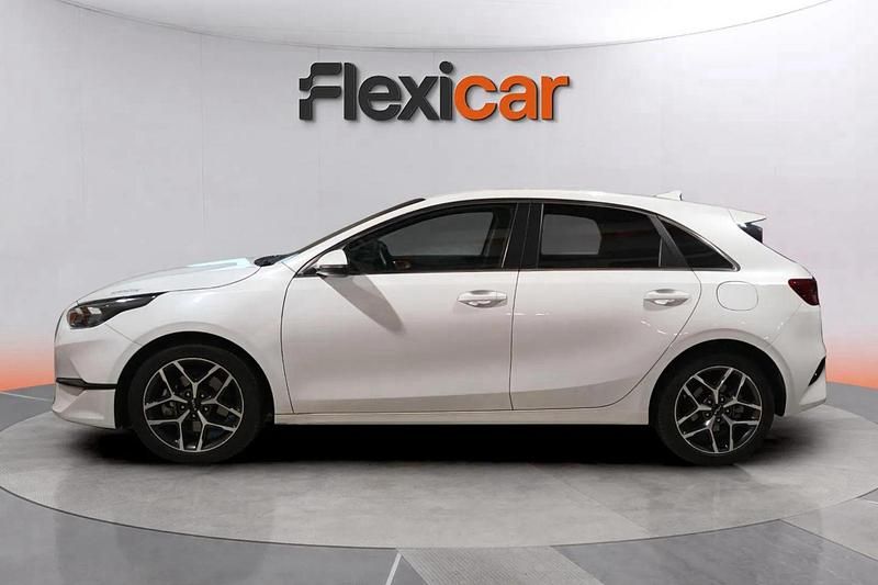 Usado Kia Ceed 160 CV (117 kW) 2023 Blanco Utilitario