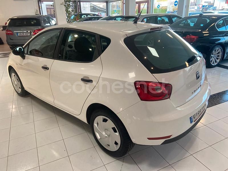 Usado Seat Ibiza Reference 75 CV (55 kW) 2013 Blanco Berlina