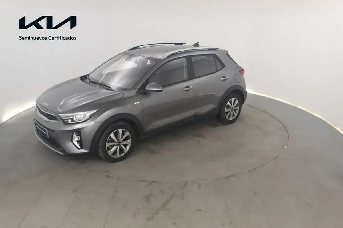 Usado Kia Stonic 101 HP (74 kW) 2025 Cinzento SUV