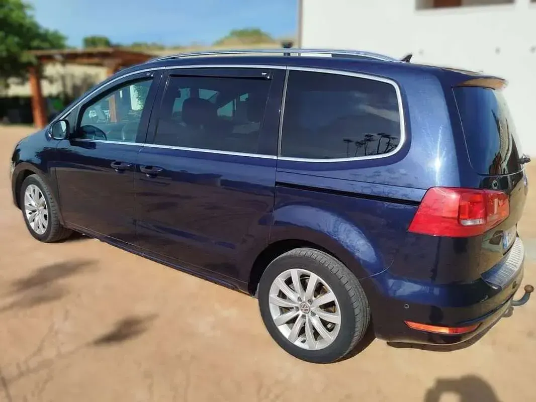 Usado VW Sharan Advance 140 CV (102 kW) 2015 Azul Monovolumen