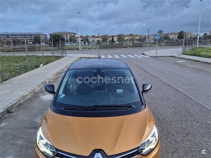 Usado Renault Scénic IV Zen 130 CV (95 kW) 2017 Amarillo Monovolumen
