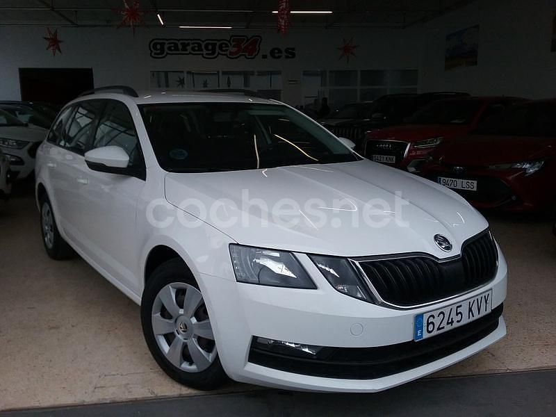 Usado Skoda Octavia Active 115 CV (84 kW) 2019 Blanco Familiar