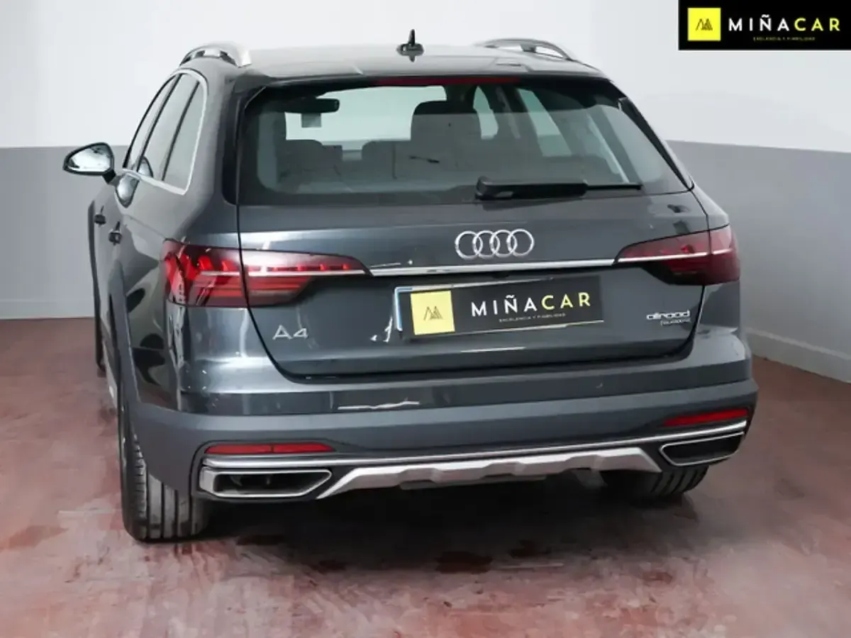 Usado Audi A4 Allroad Ambiente 204 CV (150 kW) 2022 Gris Familiar