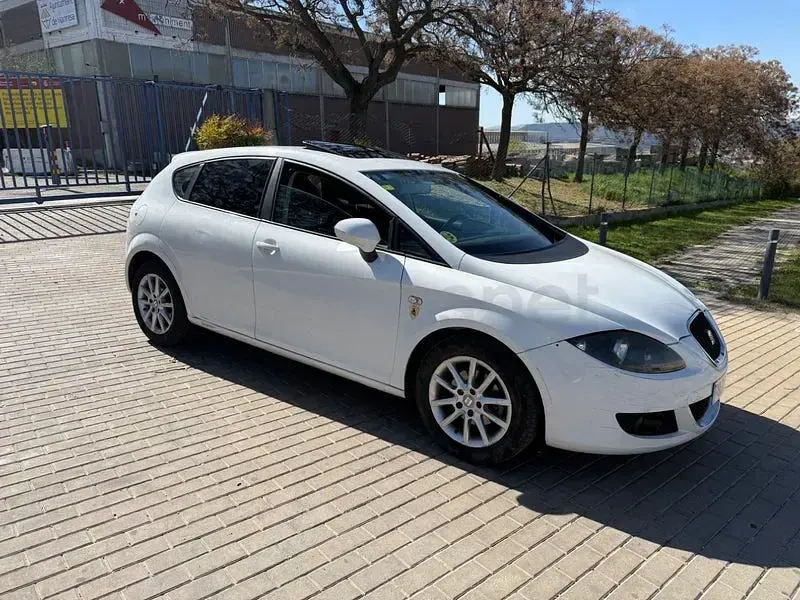 Usado Seat Leon Reference 105 CV (77 kW) 2010 Blanco Utilitario