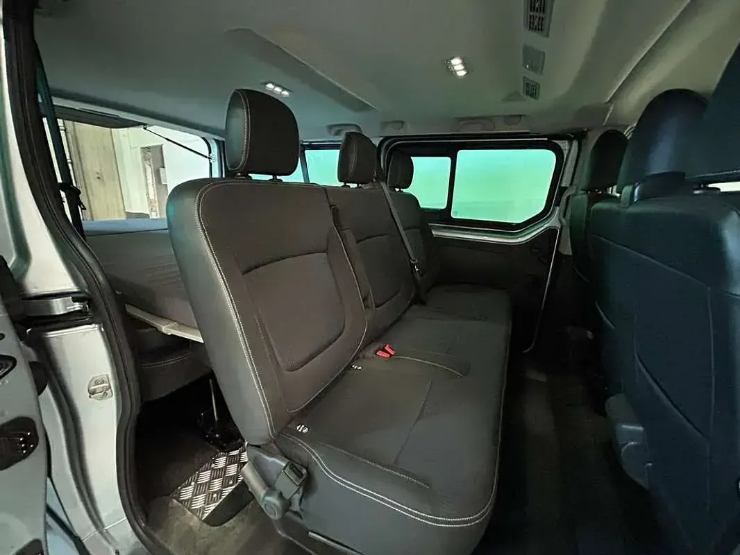Usado Nissan Primastar 150 CV (110 kW) 2022 Gris Monovolumen