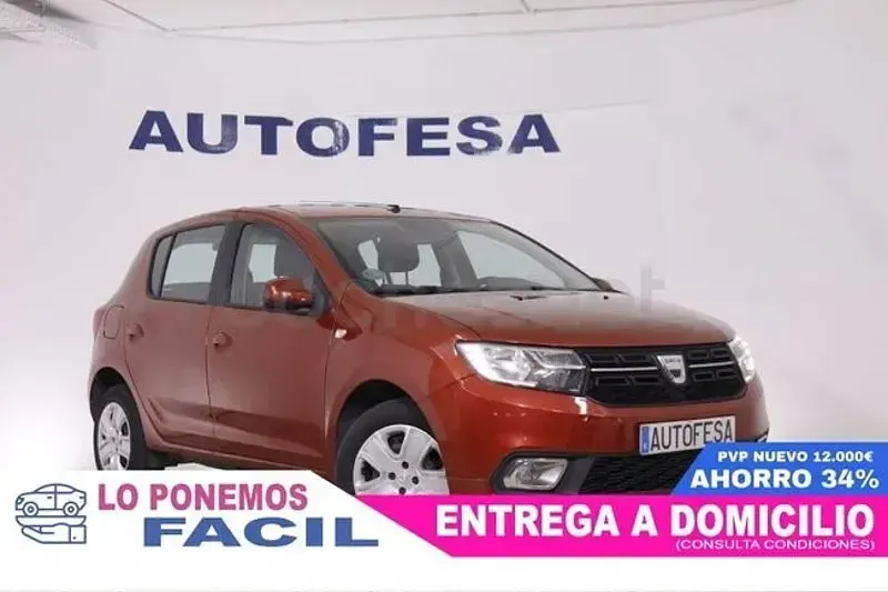 Usado Dacia Sandero Lauréate 75 CV (55 kW) 2017 Granate Berlina