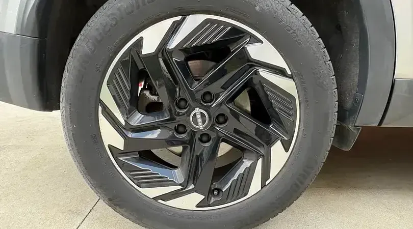 Begagnad Nissan Qashqai N-Connecta 140 HK (102 kW) 2024 Silver SUV