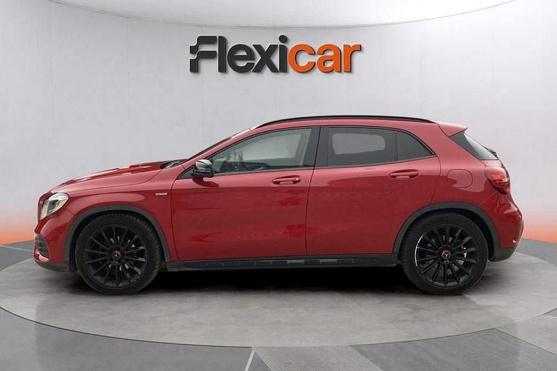 Usado Mercedes GLA180 122 CV (89 kW) 2020 Rojo SUV