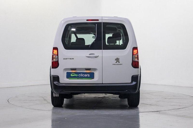 Usado Peugeot Rifter Active 100 CV (73 kW) 2022 Negro Monovolumen