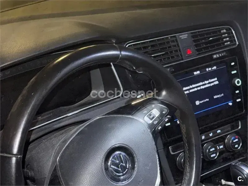 Usado VW Golf VII Sportline 115 CV (84 kW) 2018 Amarillo Familiar