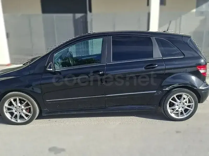 Usado Mercedes B180 Sport Edition 109 CV (80 kW) 2010 Negro Monovolumen