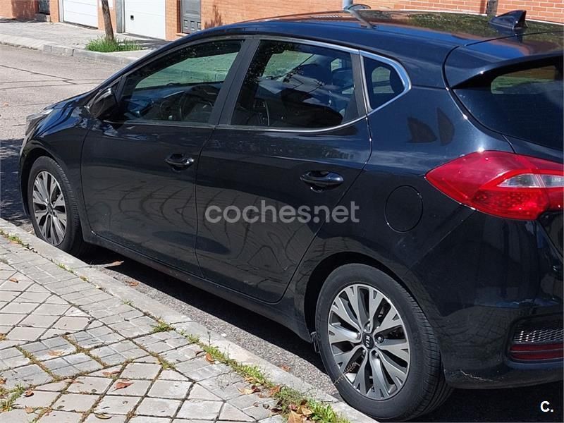 Negro Usado 2018 Kia Ceed GT Berlina | 10.800 € (Precio justo) - Imagen 1/4