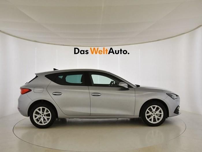 Usado Seat Leon Style 150 CV (110 kW) 2024 Gris/plata