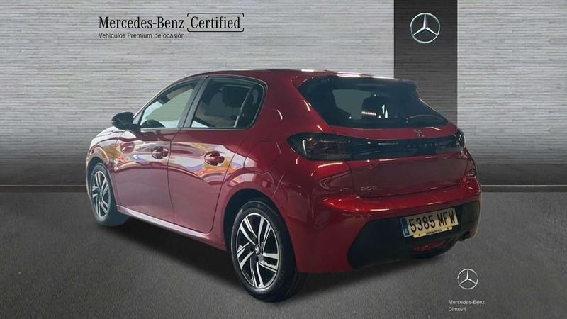 Usado Peugeot 208 Active 101 CV (74 kW) 2023 Rojo Utilitario