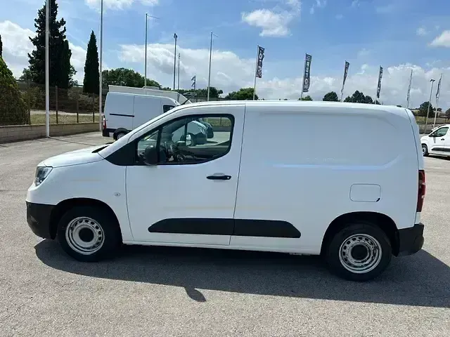 Usado Opel Combo 100 CV (73 kW) 2022 Blanco Monovolumen
