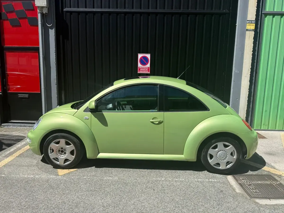 Usado VW Beetle 115 CV (84 kW) 1999 Verde Utilitario