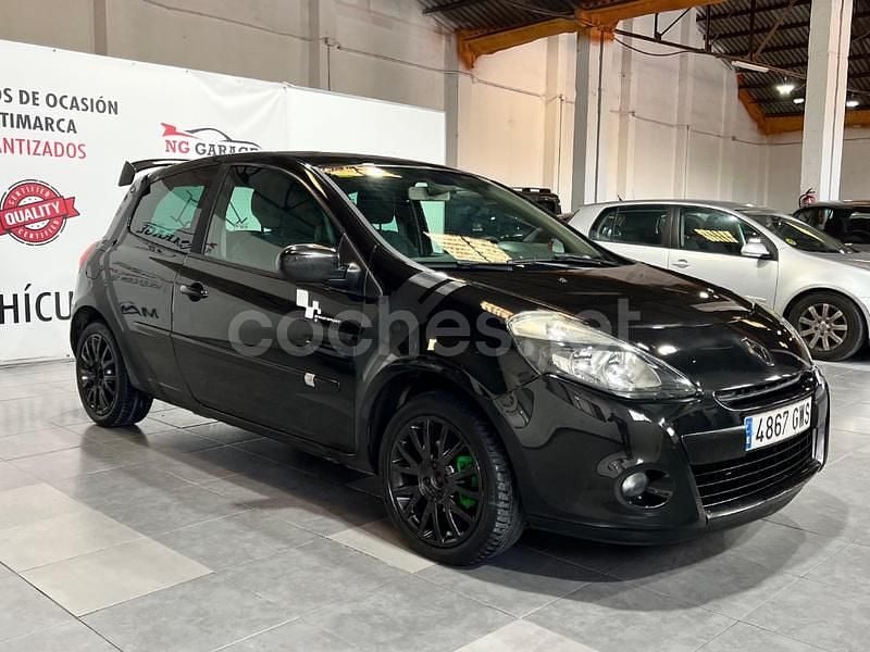 Usado Renault Clio II 85 CV (62 kW) 2010 Negro Berlina