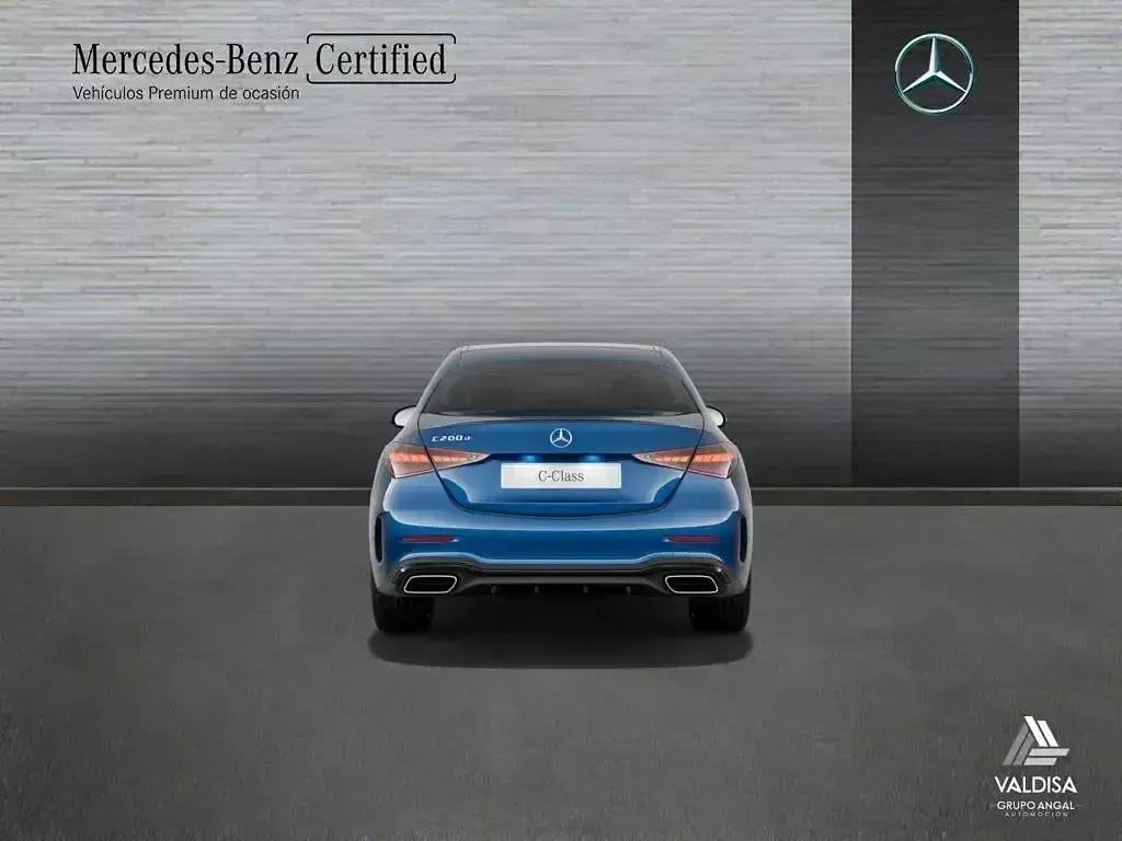 Usado Mercedes C200 AMG line 163 CV (119 kW) 2023 Azul Berlina