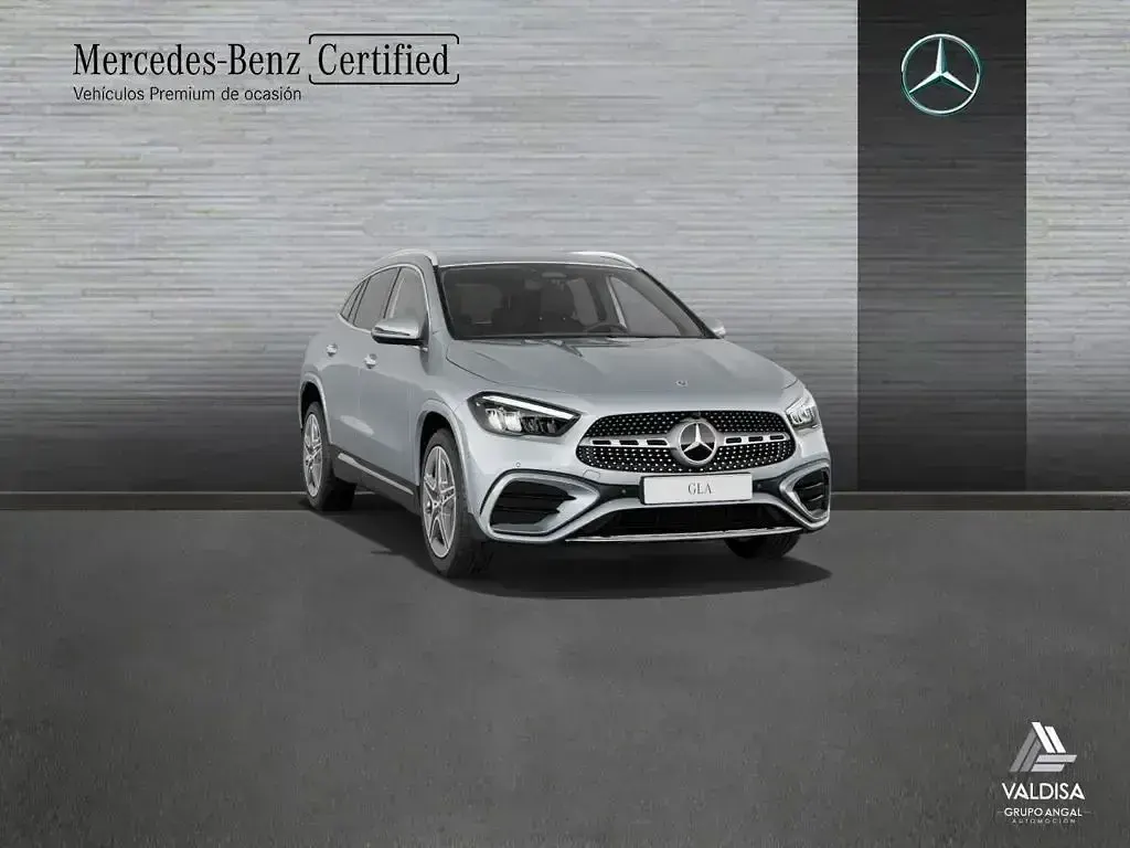 Usado Mercedes GLA200 150 CV (110 kW) 2025 Gris SUV