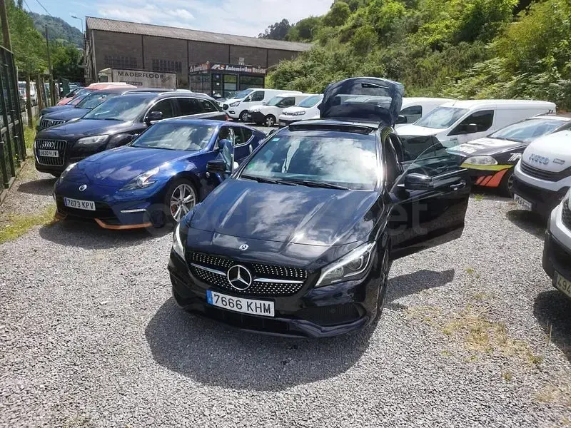 Usado Mercedes CLA220 Shooting Brake 177 CV (130 kW) 2018 Negro Familiar