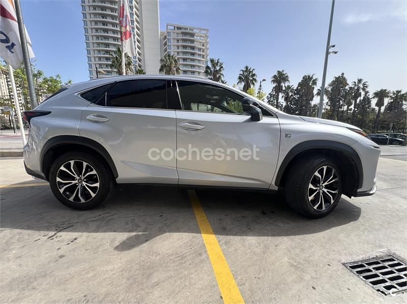 Usado Lexus NX300h Sport Line 197 CV (144 kW) 2015 Gris / plata SUV