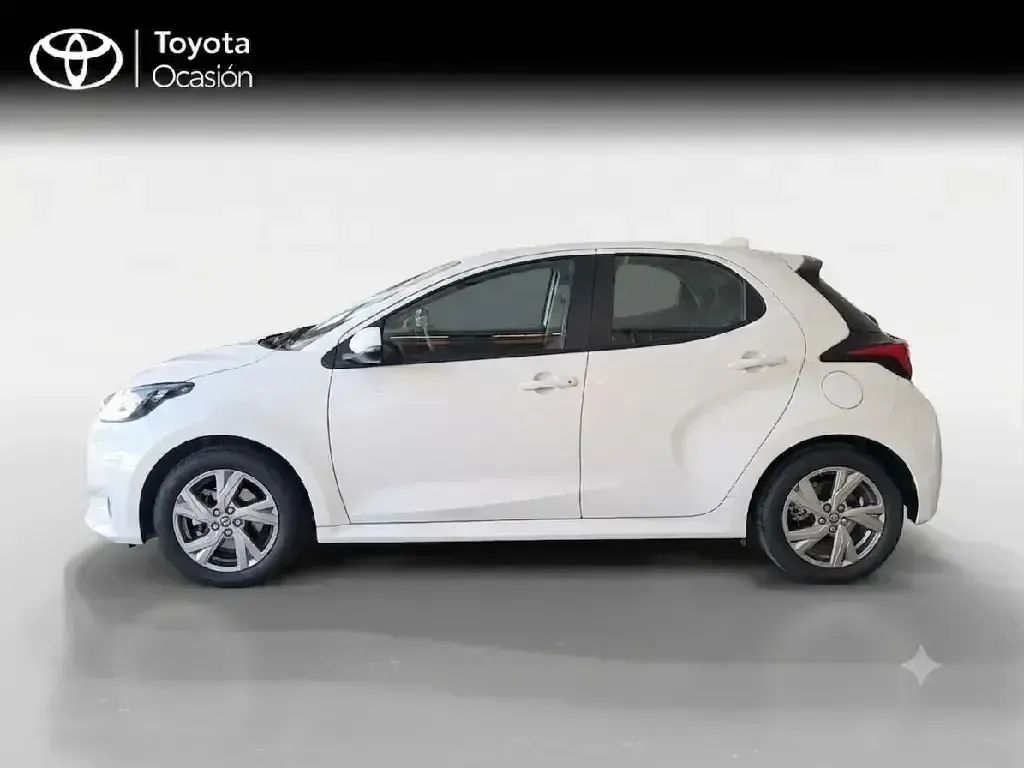 Usado Toyota Yaris Hybrid Active 116 CV (85 kW) 2025 Blanco Berlina