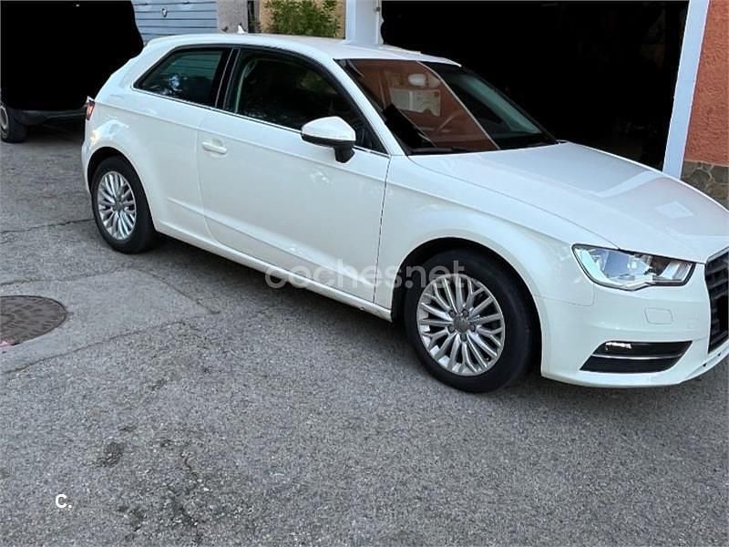 Usado Audi A3 Ambition 105 CV (77 kW) 2013 Blanco Berlina