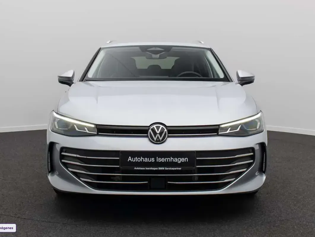 Usado VW Passat 204 CV (150 kW) 2024 Plateado Familiar
