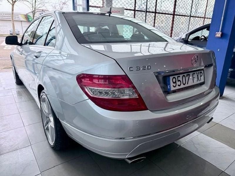 Usado Mercedes C320 Avantgarde 224 CV (164 kW) 2008 Gris / plata Berlina