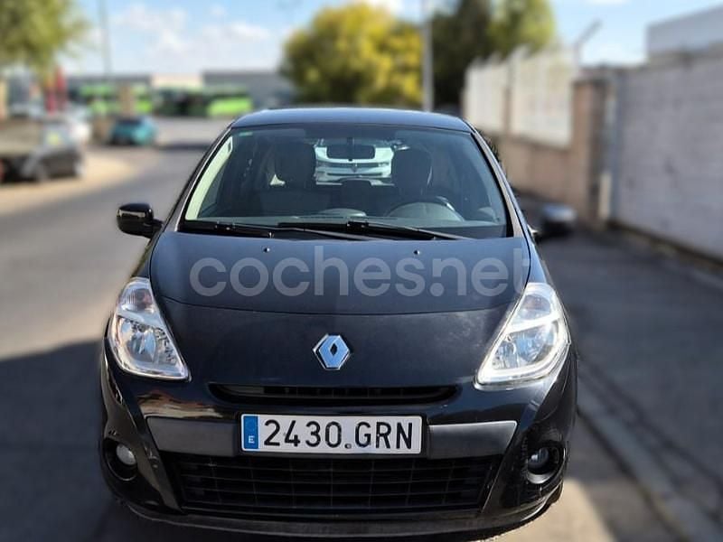 Negro Usado 2009 Renault Clio II Authentique Berlina | 3999 € (Precio justo) - Imagen 1/4