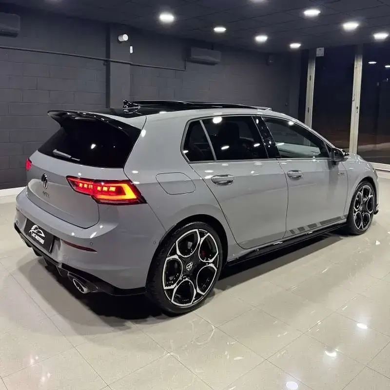Usado VW Golf VIII GTI 300 CV (220 kW) 2025 Gris Utilitario