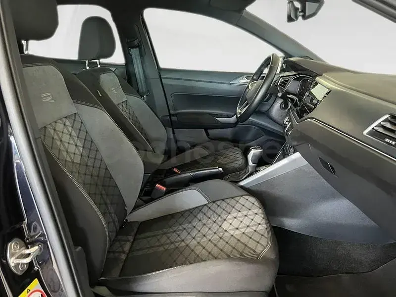 Usado VW Polo R-line 116 CV (85 kW) 2025 Negro Utilitario