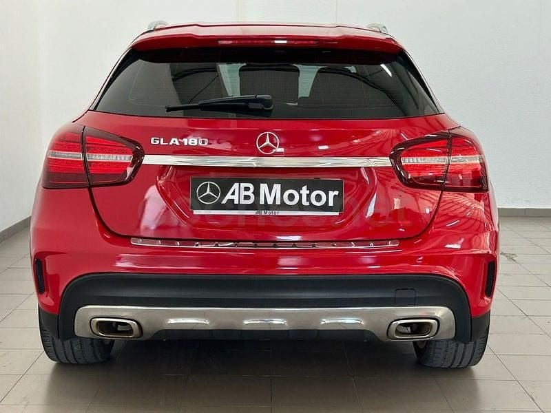 Occasion Mercedes GLA180 122 PK (89 kW) 2018 Rood SUV