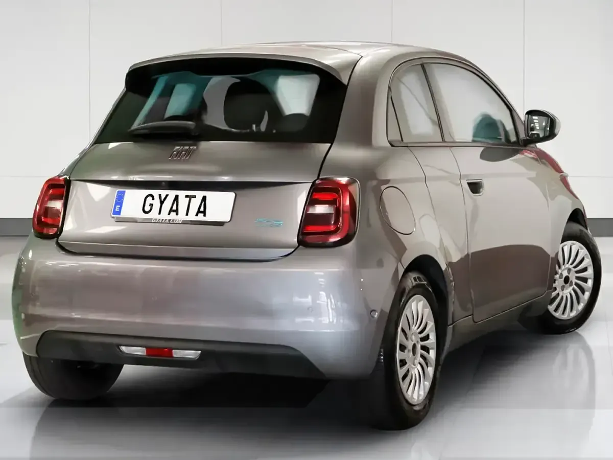 Usado Fiat 500e Icon 86 kW (118 CV) 2023 Gris Utilitario