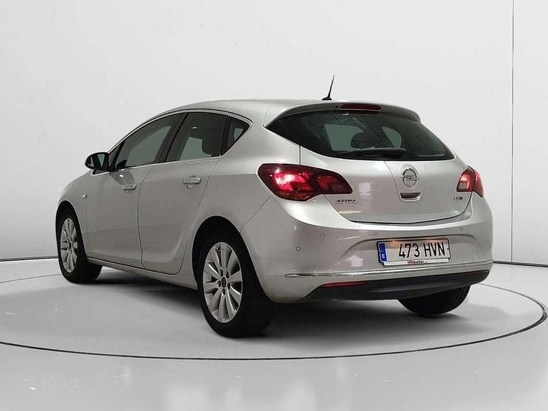 Usado Opel Astra Selective 132 CV (97 kW) 2014 Gris Utilitario