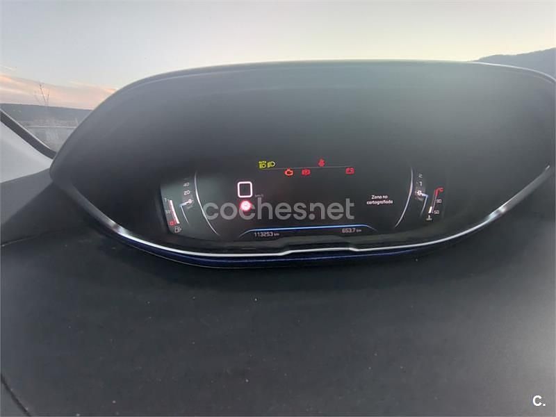 Usado Peugeot 5008 Allure 130 CV (95 kW) 2021 Rojo SUV