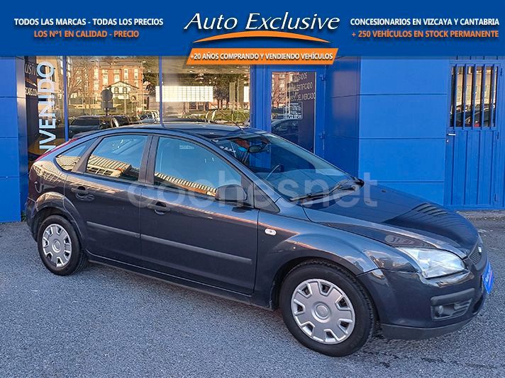 Gris / plata Usado 2006 Ford Focus Trend Berlina | 3990 € (Precio justo) - Imagen 1/4