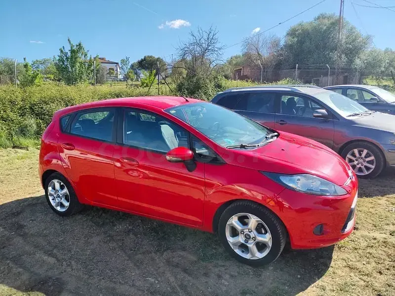 Usado Ford Fiesta Titanium 96 CV (70 kW) 2010 Rojo Berlina