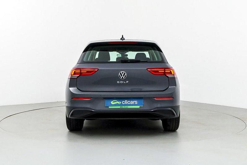 Usado VW Golf VIII 110 CV (80 kW) 2021 Gris Berlina