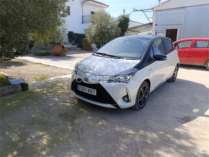 Usado Toyota Yaris Hybrid Advance 100 CV (73 kW) 2018 Blanco Berlina