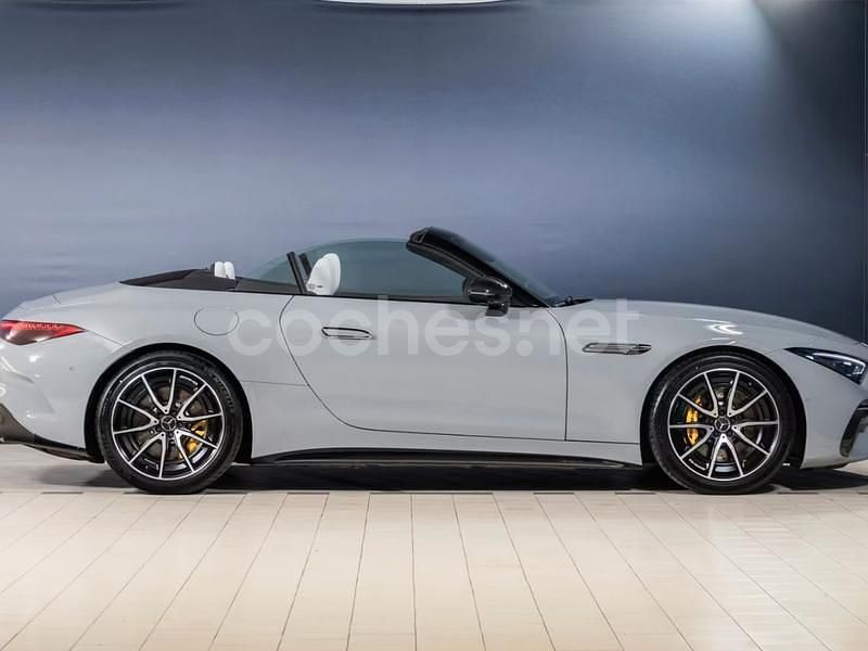 Usado Mercedes SL63 AMG AMG 585 CV (430 kW) 2023 Gris / plata Descapotable